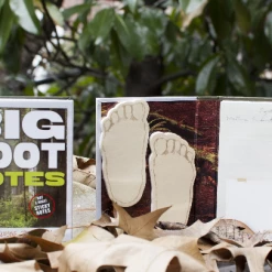The Unemployed Philosophers Guild Bigfoot Sticky Notes Gift Set